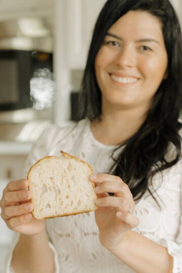 maria baradell showing a slice of her bread