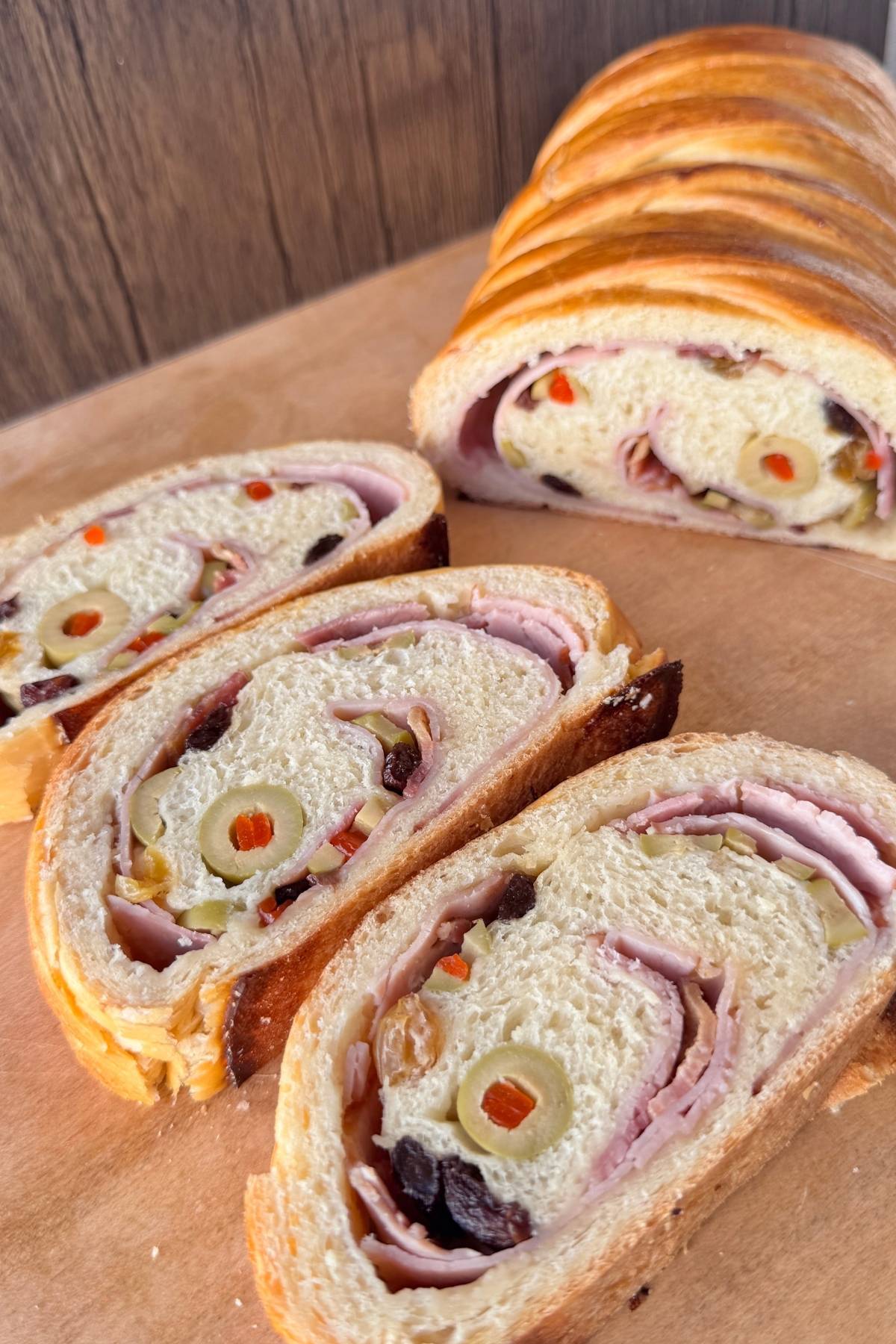 Pan de Jamon sliced